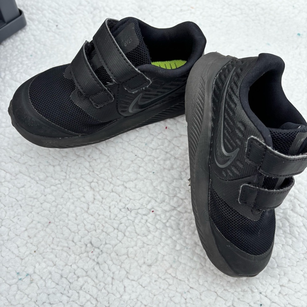 📦SOLDNike shoes